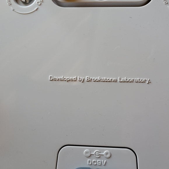 BROOKSTONE OUTDOOR WIRELESS SPEAKER - Picture 5 of 10